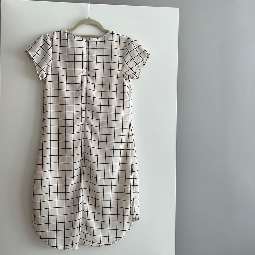 Window Pane Dress - Picture 4 of 5